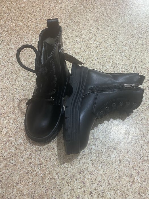 Безторг . Зимние  девечковые новые сапожки продам