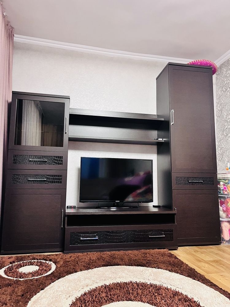 Стенка ( горка) в зал