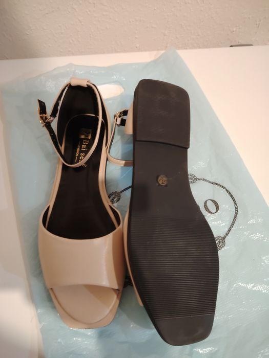 Новые босоножки. Китай