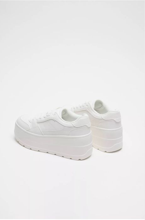 Едноцветни-бели кецове от Zara с платформа