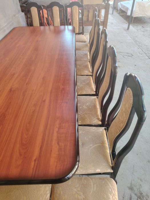 Прдается стол и стулья