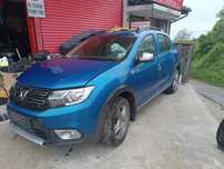 Дачия сандеро Stepway на части