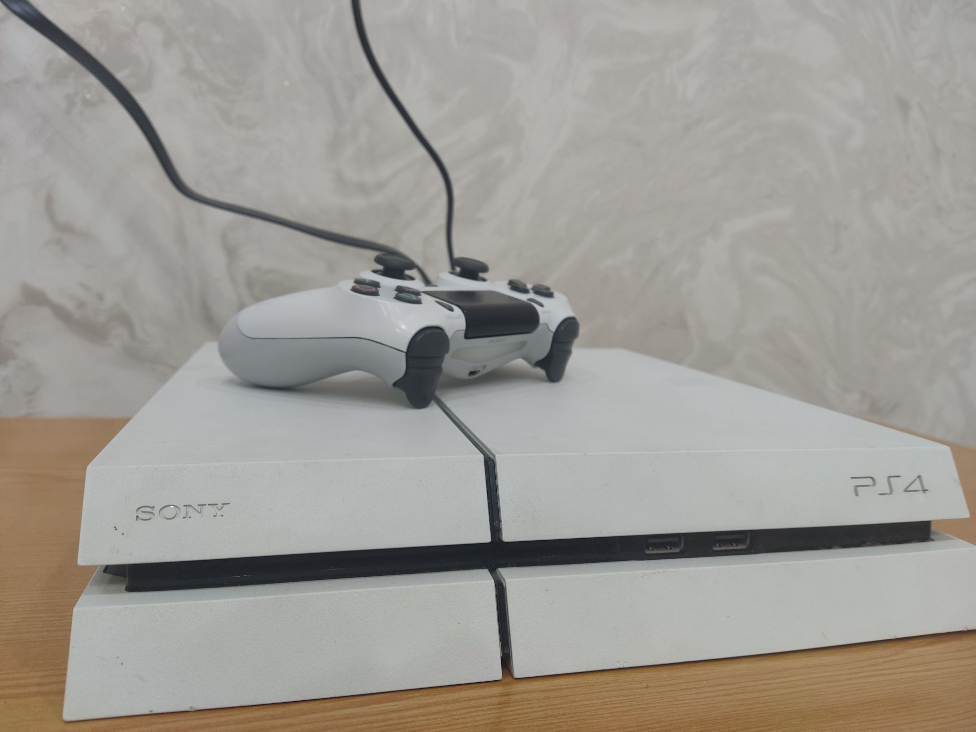 Sony PlayStation 4 Объем памяти:[500 Гб]