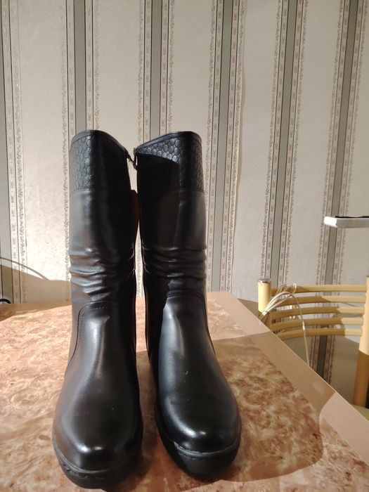 Продажа зимних женских сапог