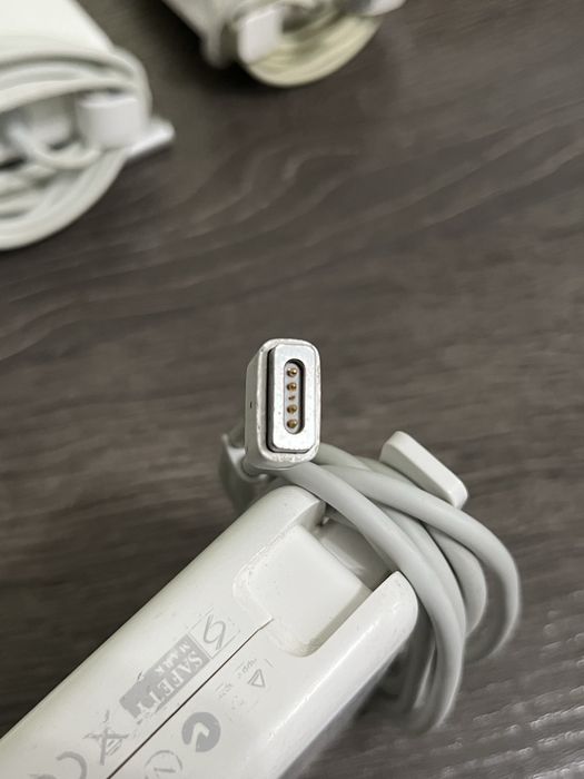Vand incarcatoare de macbook perfect functionale pentru toate tipurile