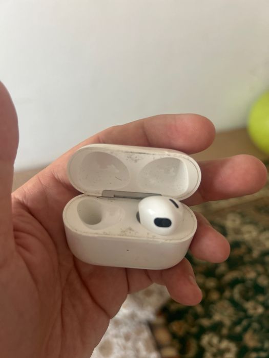 Apple airpods кейс и 1 наушник
