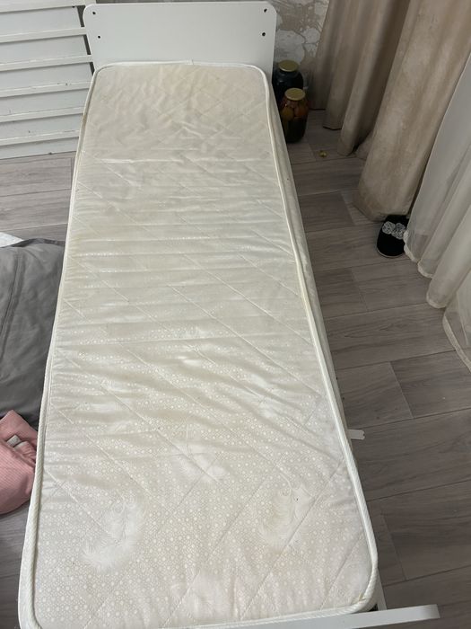 Кровать детская в хорошом состояние есть выдвижные ящики,дески комод,