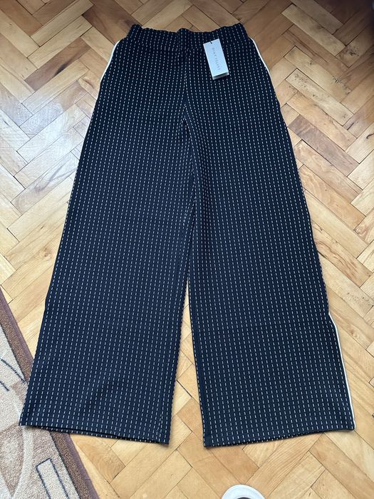 Широк панталон с кант отстрани