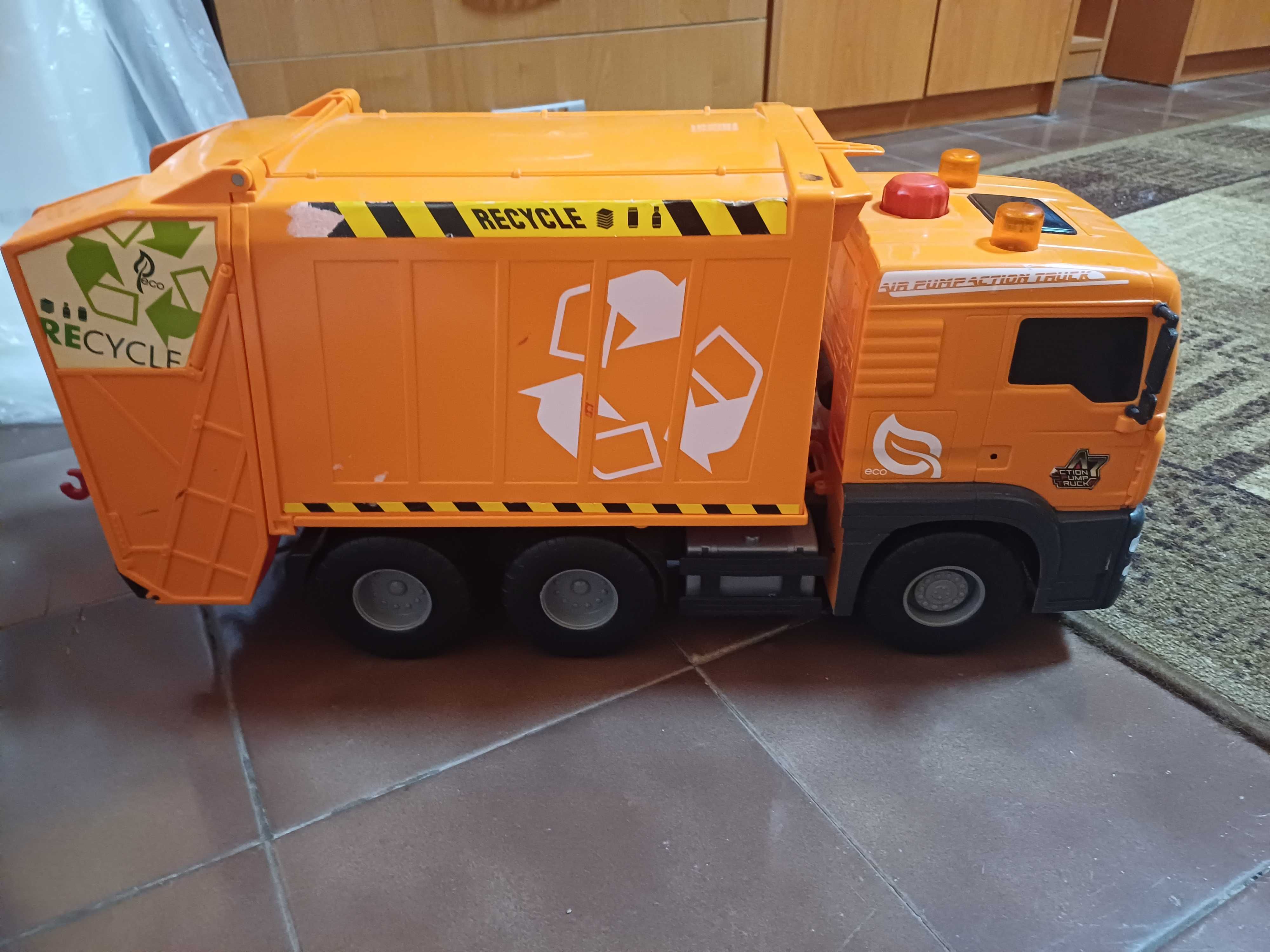 Dickie toys камион за смет