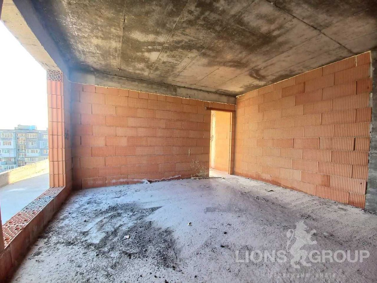 Продава се Тристаен апартамент в Варна, Базар Левски - 97 кв.м за 939 €/кв.м - Снимка #2