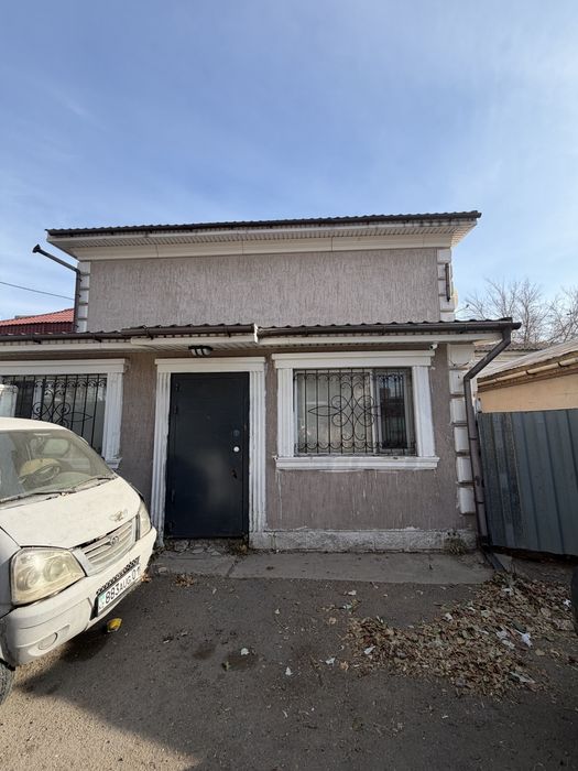 Сдается отдельно стоящее здание, с домом в 2 уровня