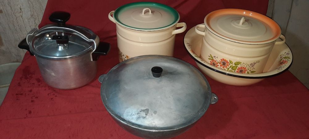 Продаётся советские кухонные посуды.