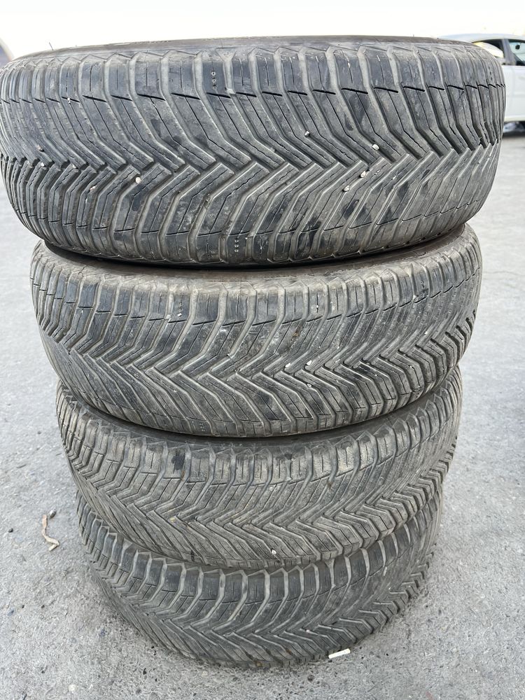 225.60.R17 Michelin.Сотилади.