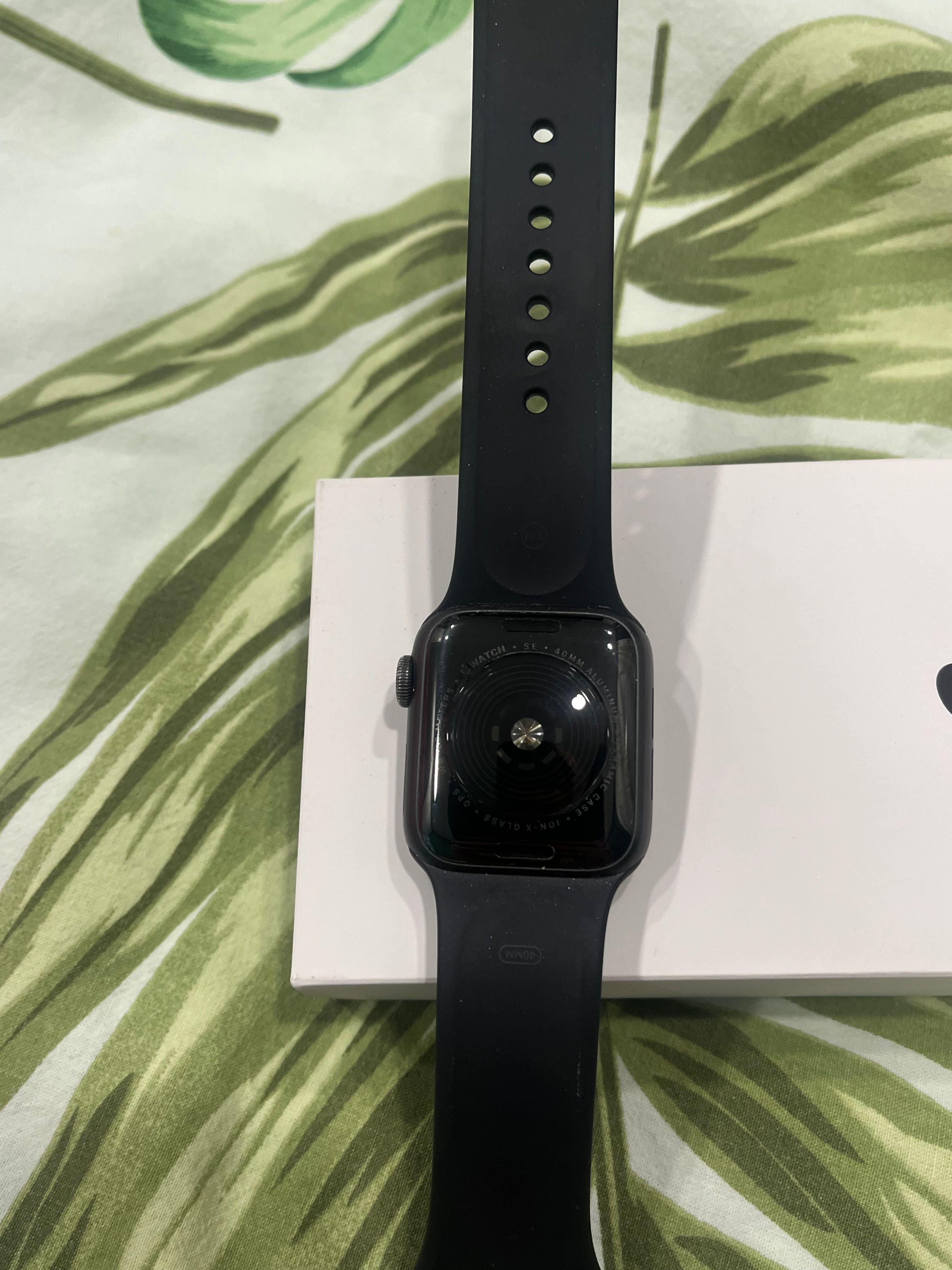 Часовник - Apple watch SE