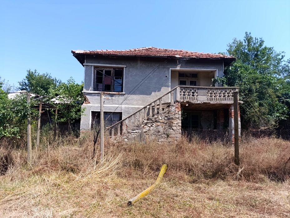 Продавам къща с двор в с.Момино , обл. Хасково