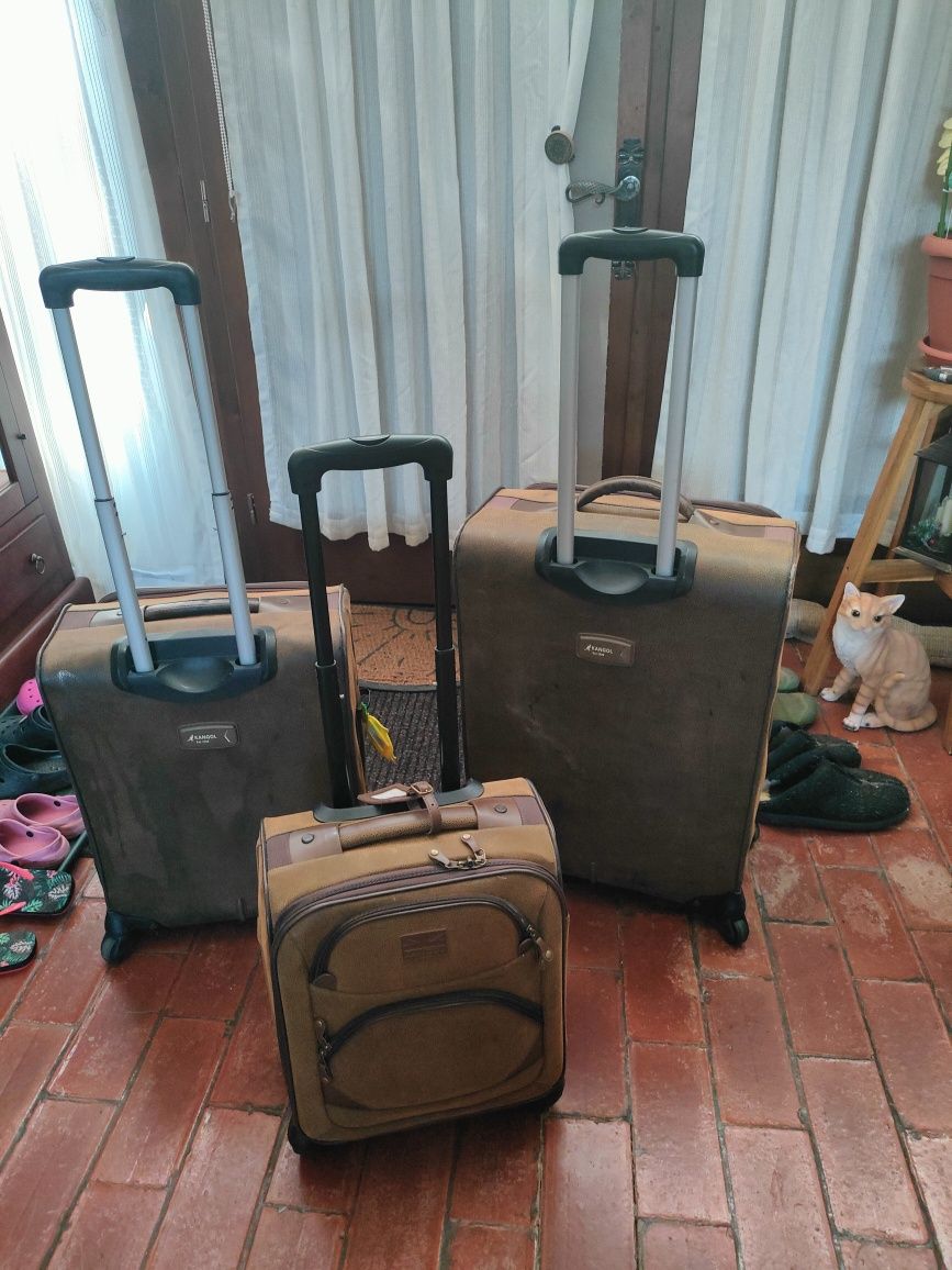 Vând set trolere Kangool stare buna maro transport gratuit!