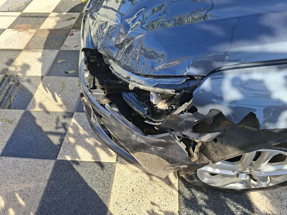 Vând Renault Megan 4 2017 avariat