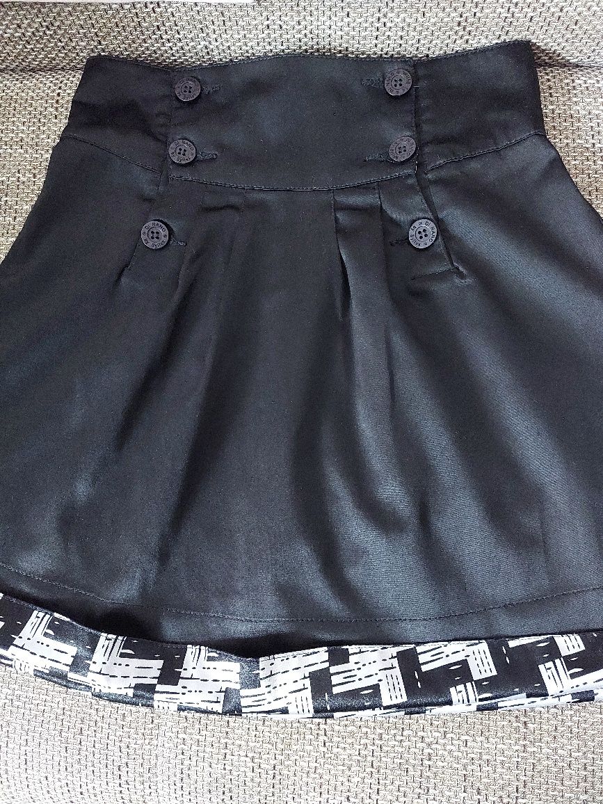Fusta minunata din satin, design deosebit