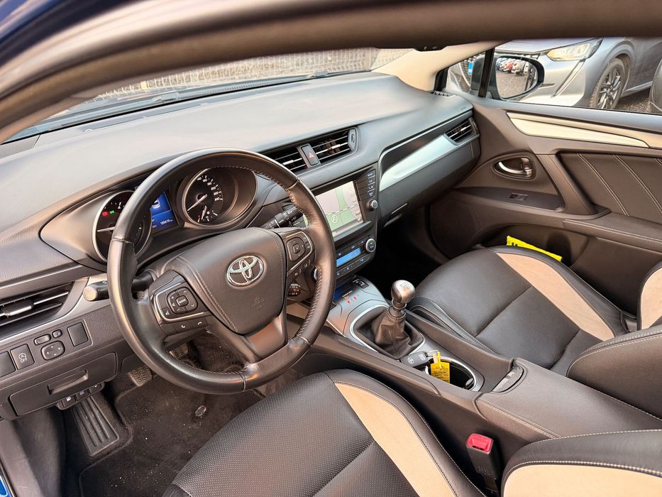 Vindem Toyota Avensis 2.0 D-4D Executive scaune incalzite , panoramic