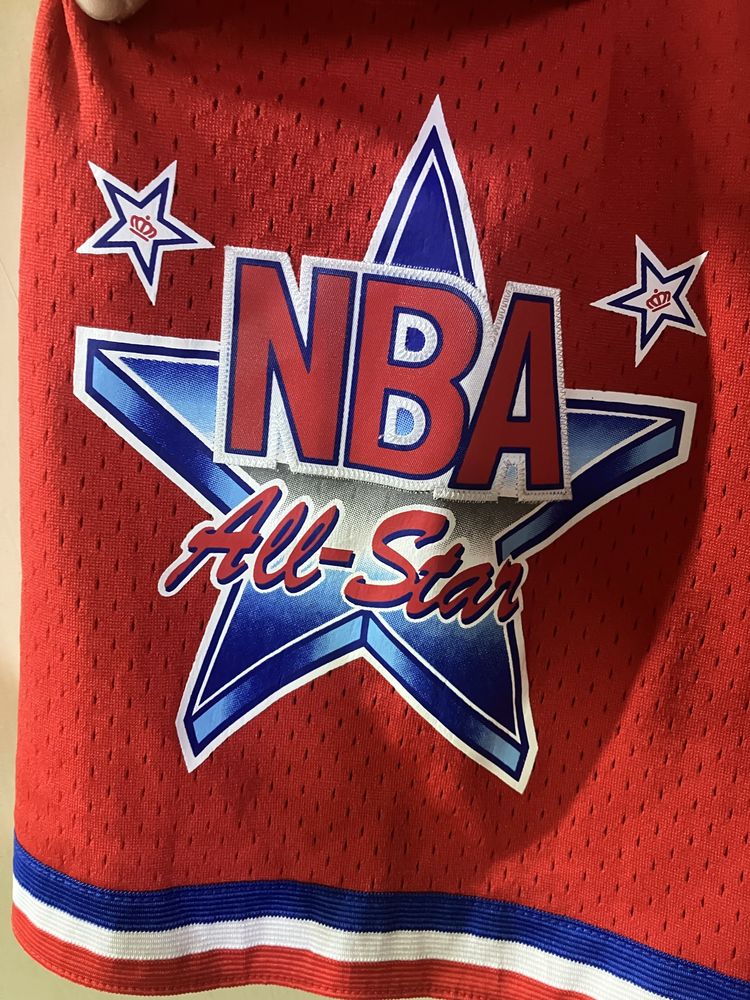 Мъжки червени шорти от NBA  на ,,Mitchell & Ness” размер S/M