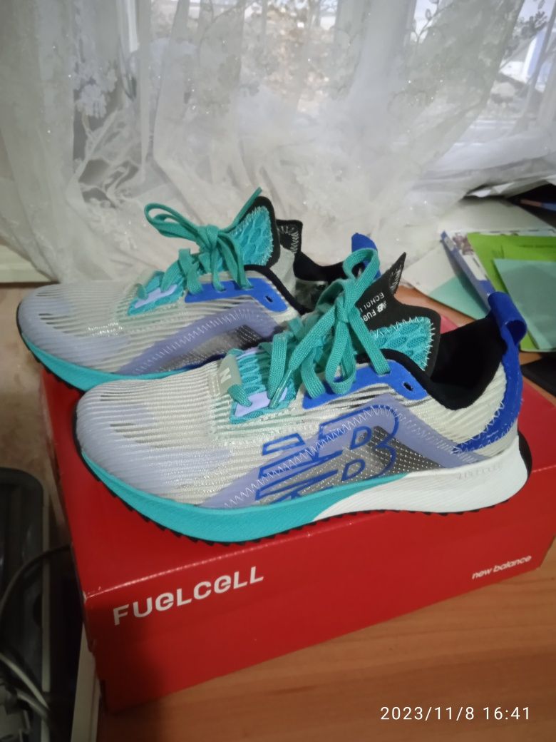 Скоростные кроссовки New Balance FuelCell Rebel v2  34 р.