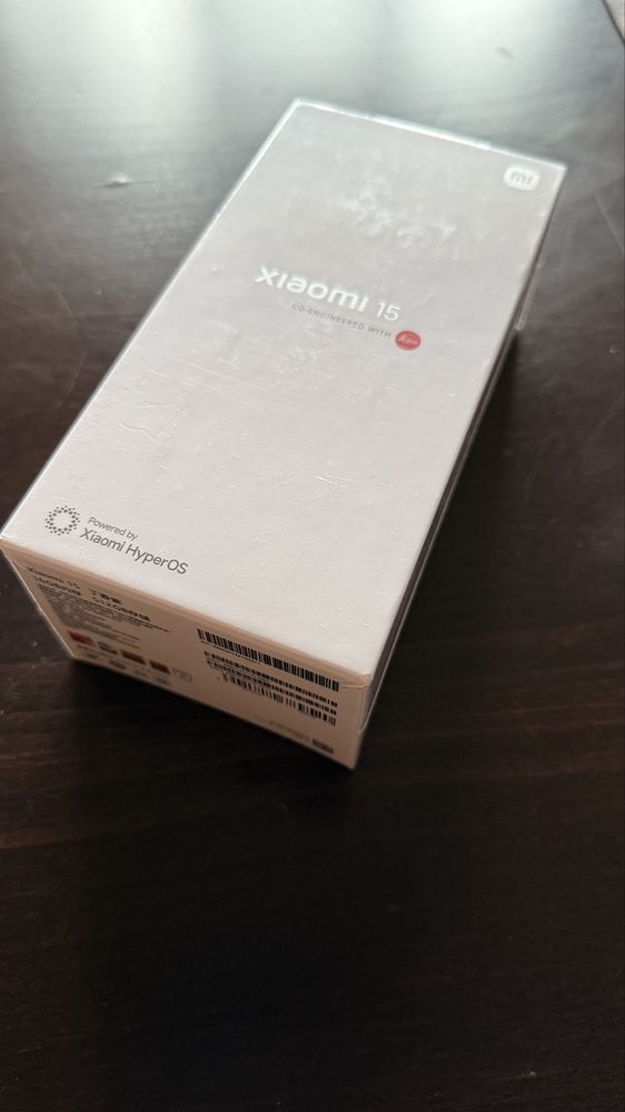 Телефон Xiaomi 15 със калъф и протектор