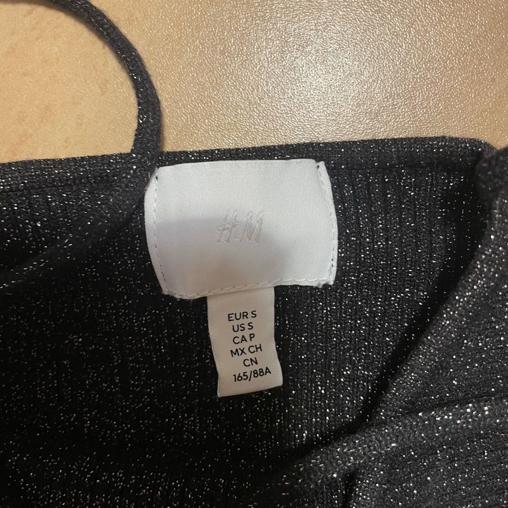 Различни топове Zara, H&M