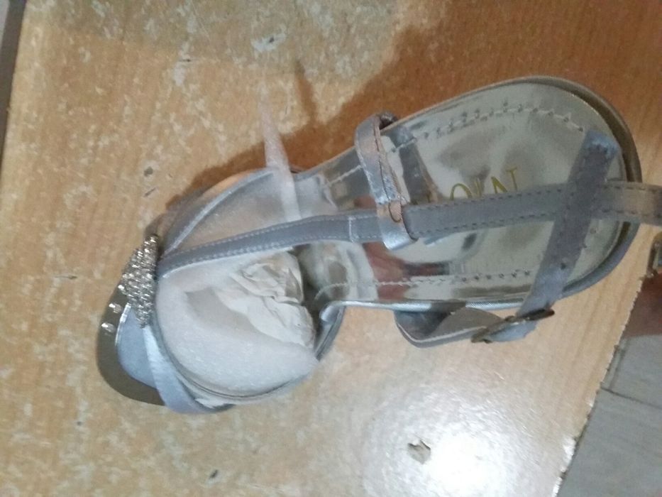 Vănd sandale dr ocazie din mătase cu broșă din strasuri