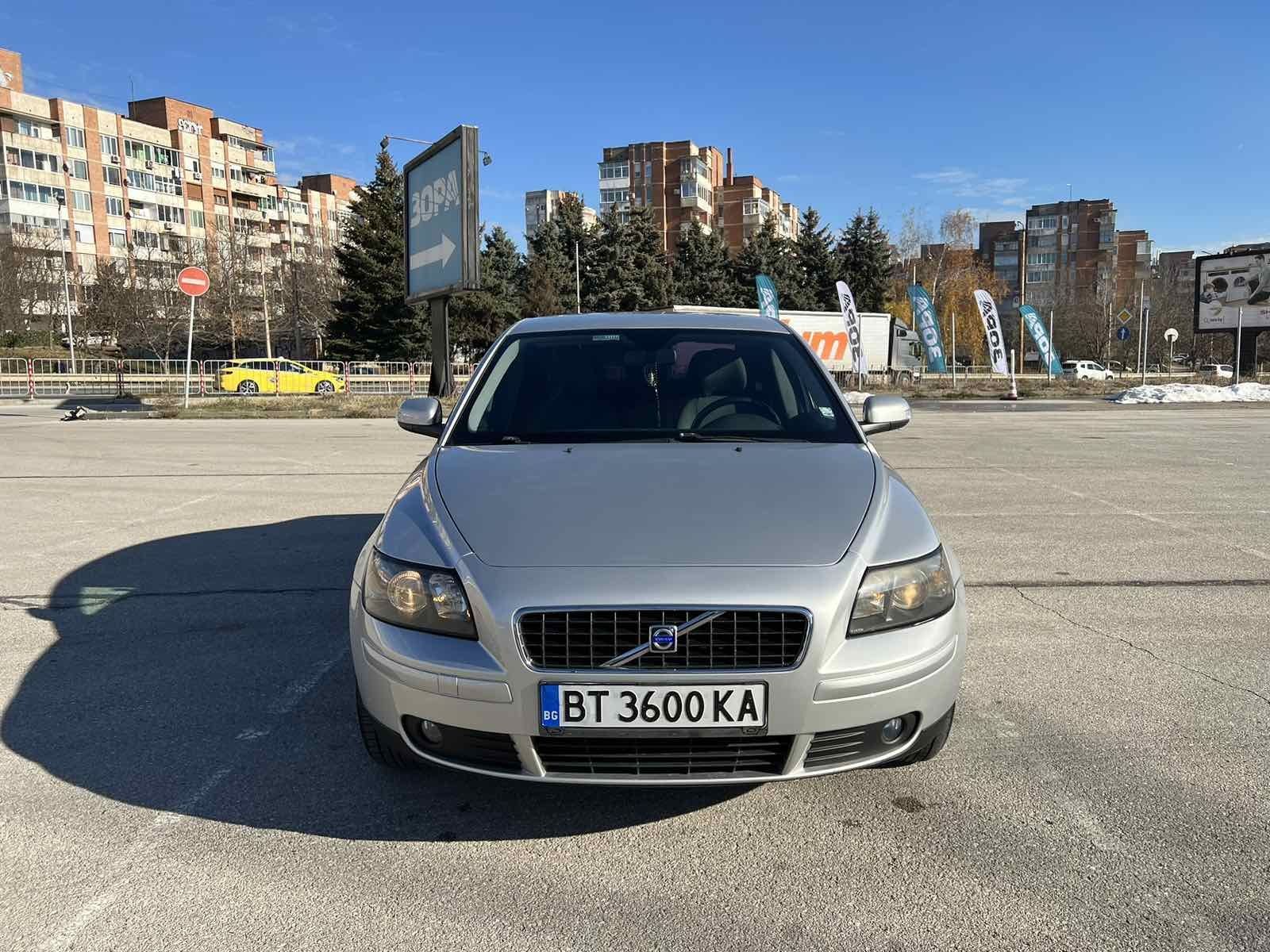 Автомобил Volvo S40 (волво)