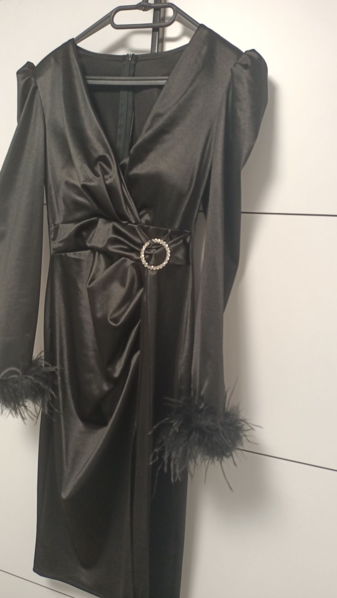 Rochie elegantă, satin -accesorizata in talie, mărime S/M