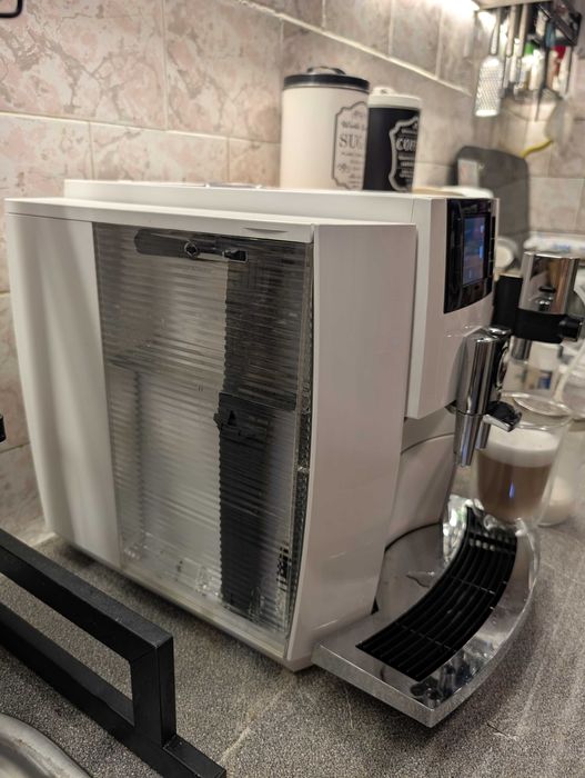 Espressor automat Jura E8 alb