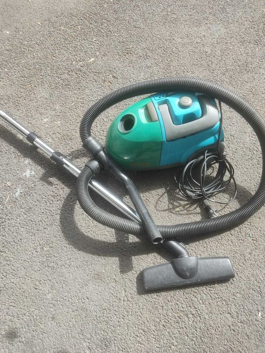 Aspirator electrolux z1010 cu filtru hepa 1200w