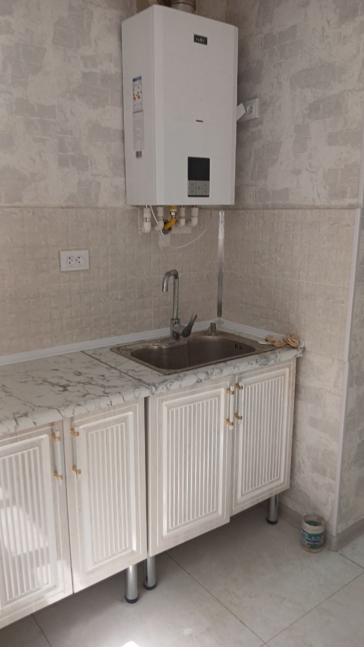 Квартира с ремонтом. Первый этаж. ЯНГИЮЛЬ ул. Беруни. Кирпич 60 м².