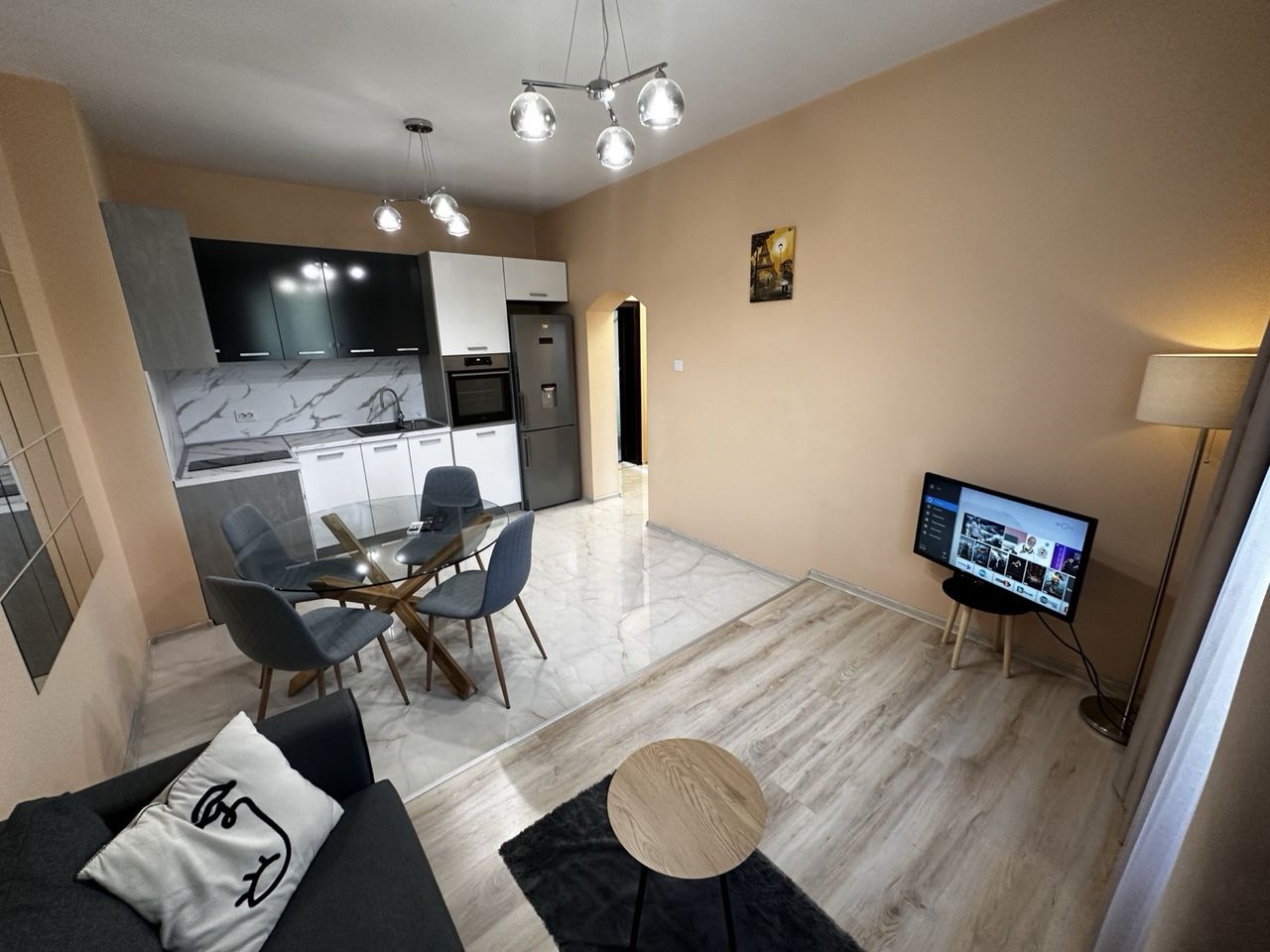 Дава се под наем Двустаен апартамент в Враца, Център - 50 кв.м за 331.5 € - Снимка #3