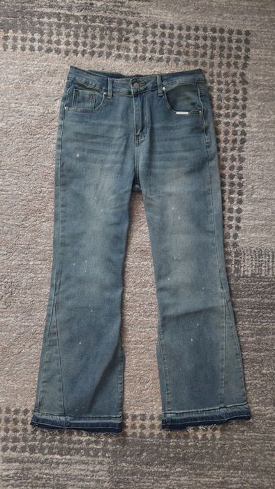 Pantaloni flared