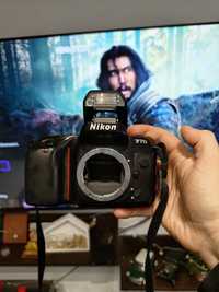 Nikon F70 slr pe film