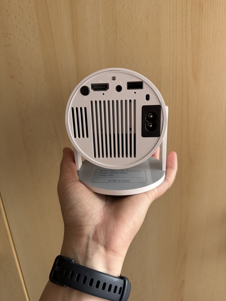 Videoproiector portabil MagCubic