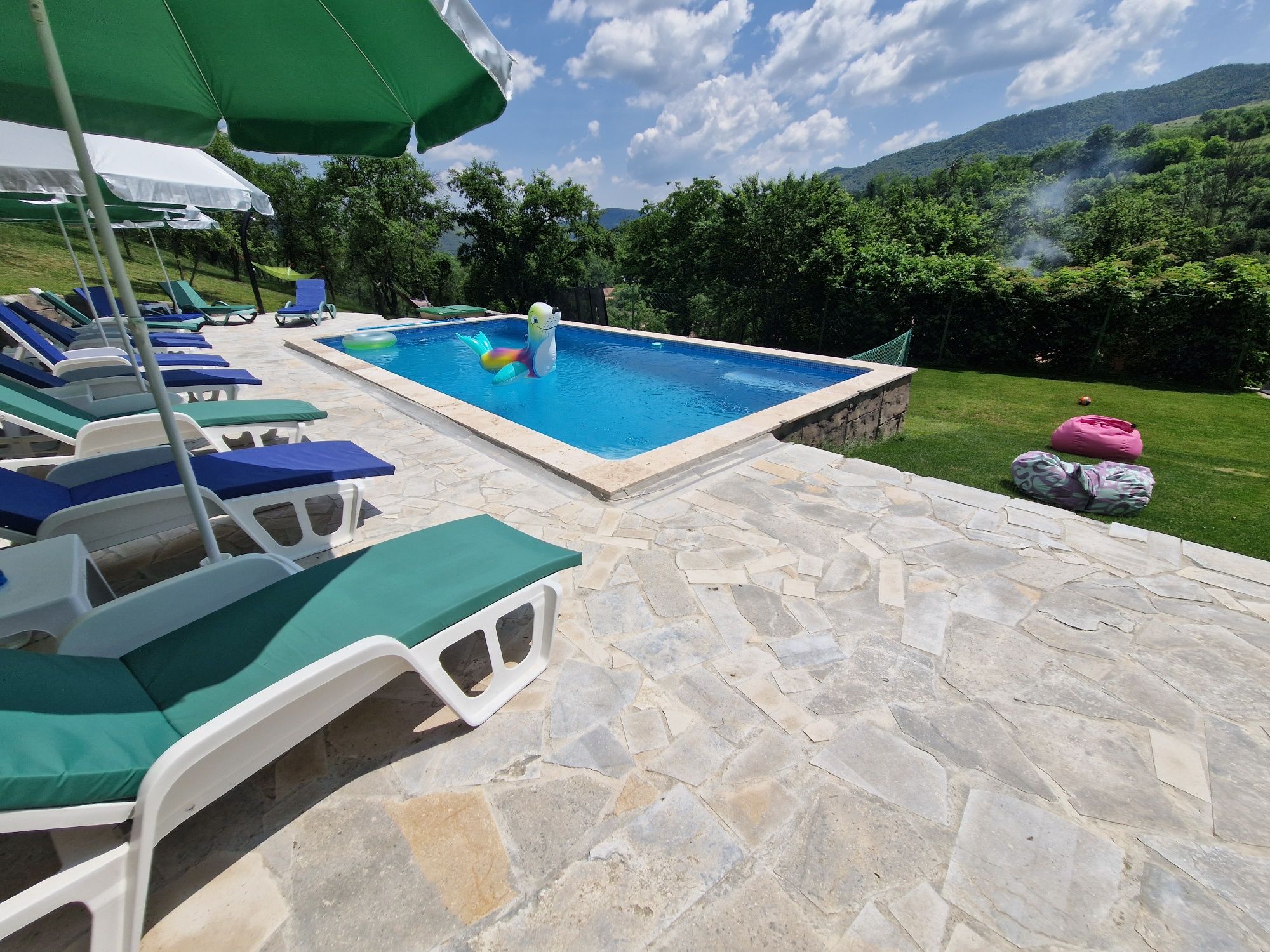 Cabana  de inchiriat cu ciubar si piscina