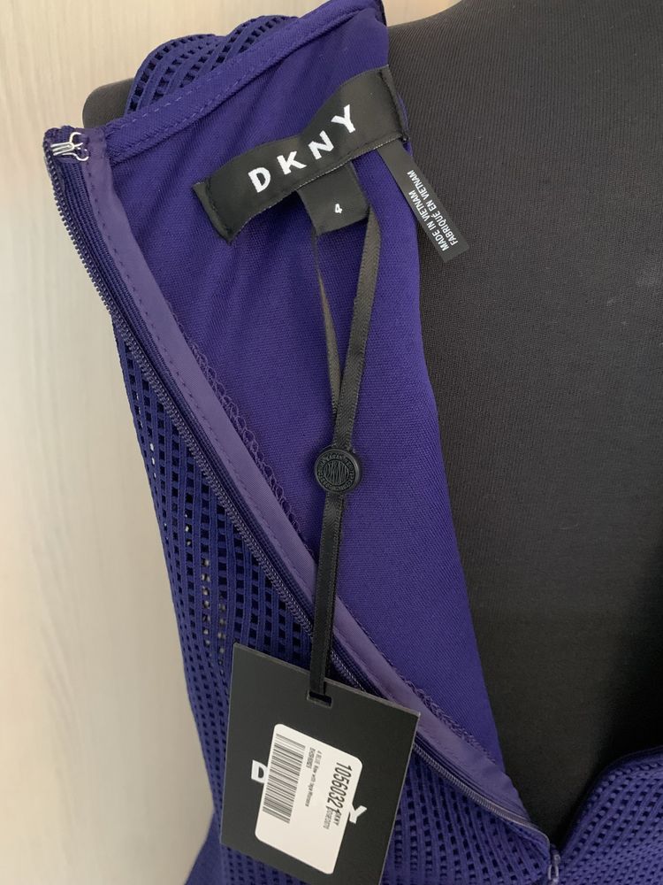Нова рокля DKNY, размер М