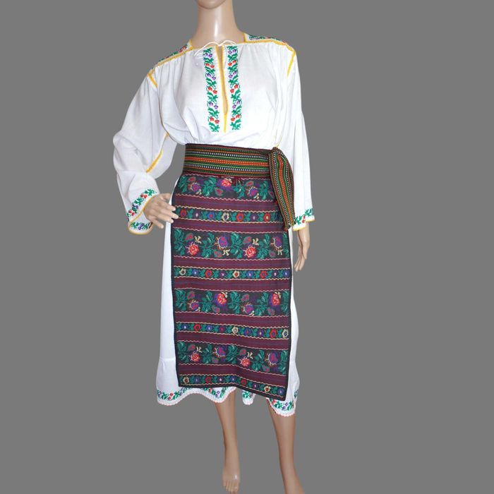 Costum popular vechi, lucrat manual, port popular oltenesc M-L