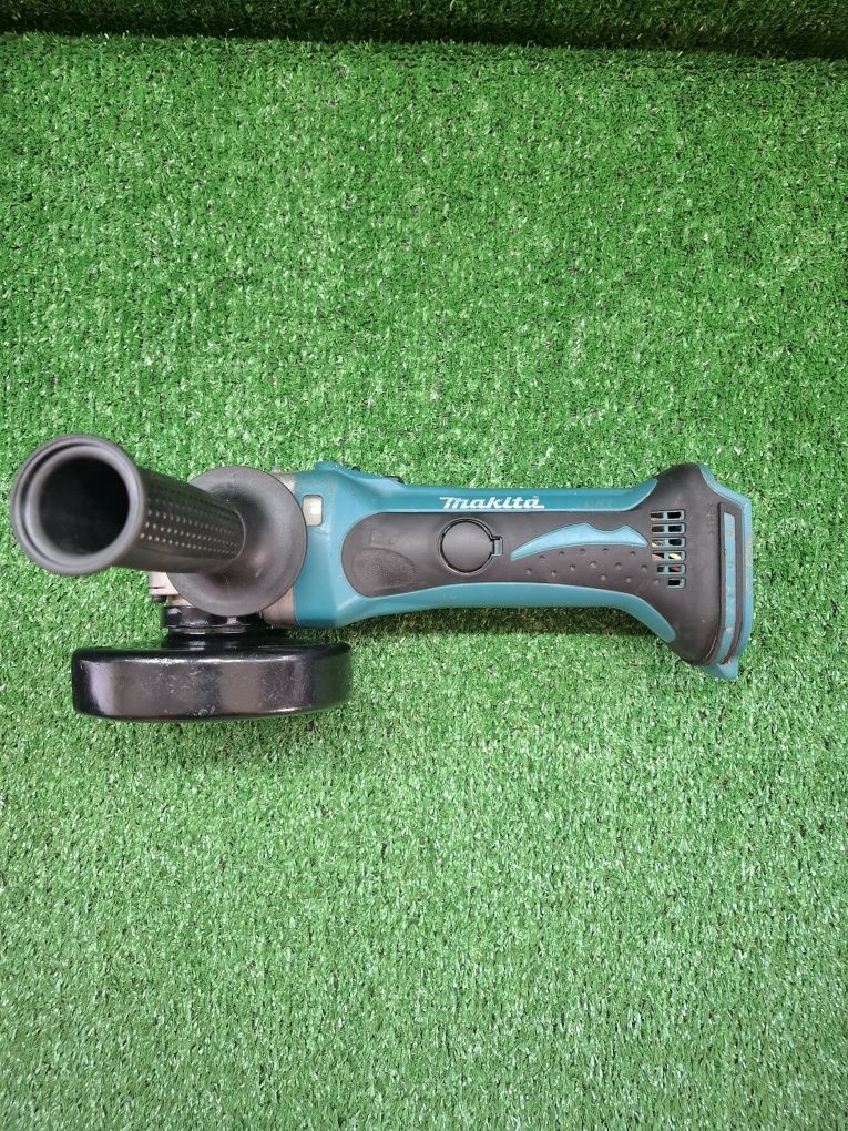 Шлайф на Makita DGA452.