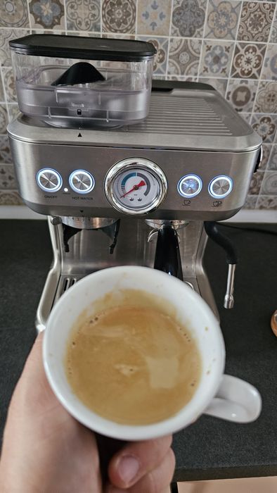 Espressor Barista cu rasnita.