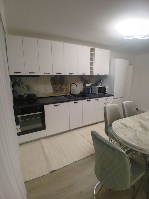 Inchiriez apartament tip AN cu 2 dormitoare.