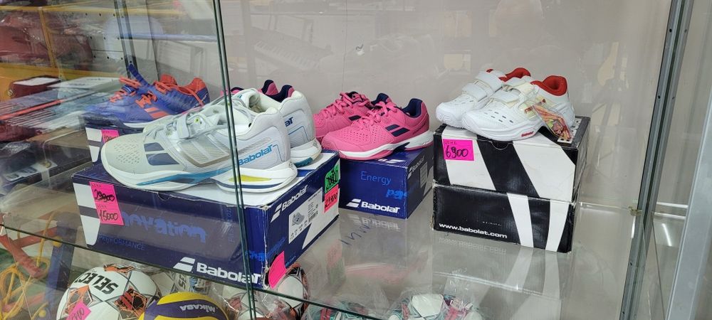 Продам теннисные кроссовки фирмы "Babolat" маг."СПУТНИК"