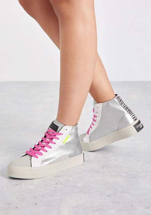 Нови сребристи кецове