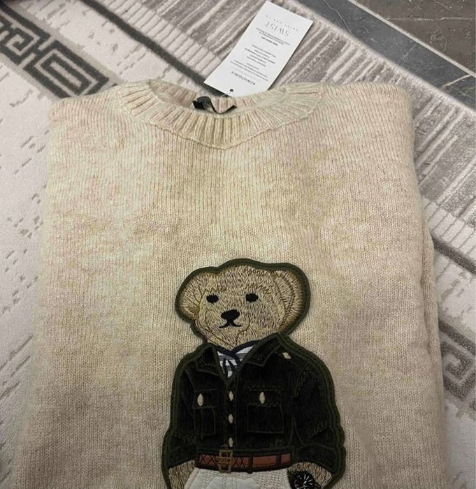 Нов пуловер с мече