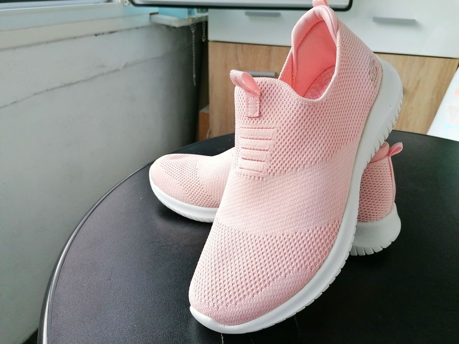 Pantofi sport adidasi Sketchers marimea 37 roz