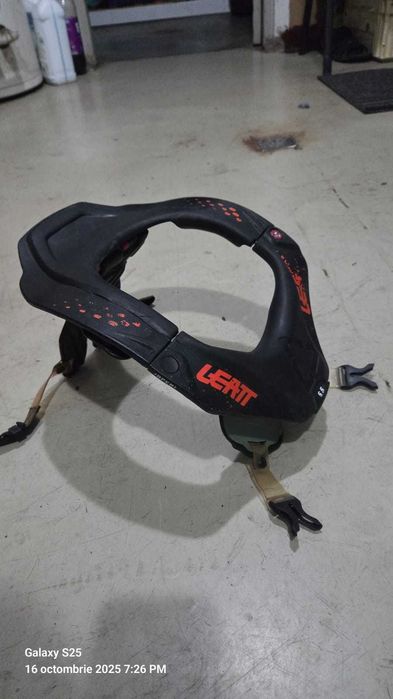 Protectie gat LEATT Neck Brace DBX 5.5