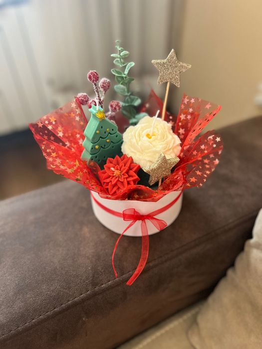 Коледни ароматни свещи и букети