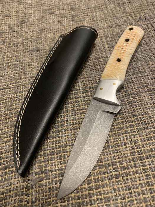 Колекционерски нож кована стомана.